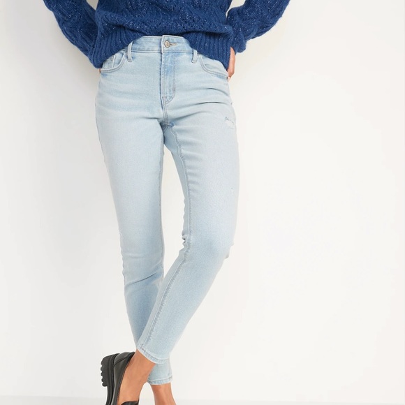 Old Navy | short mid-rise |distressed jeans| light blue | size 6 - Picture 9 of 11